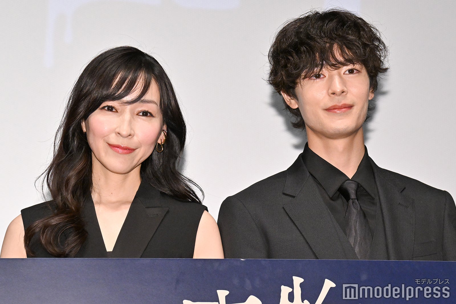 麻生久美子、塩野瑛久（C）モデルプレス