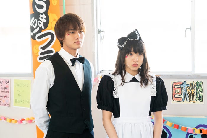 野村周平、桜井日奈子/「僕の初恋をキミに捧ぐ」第5話より(C)テレビ朝日