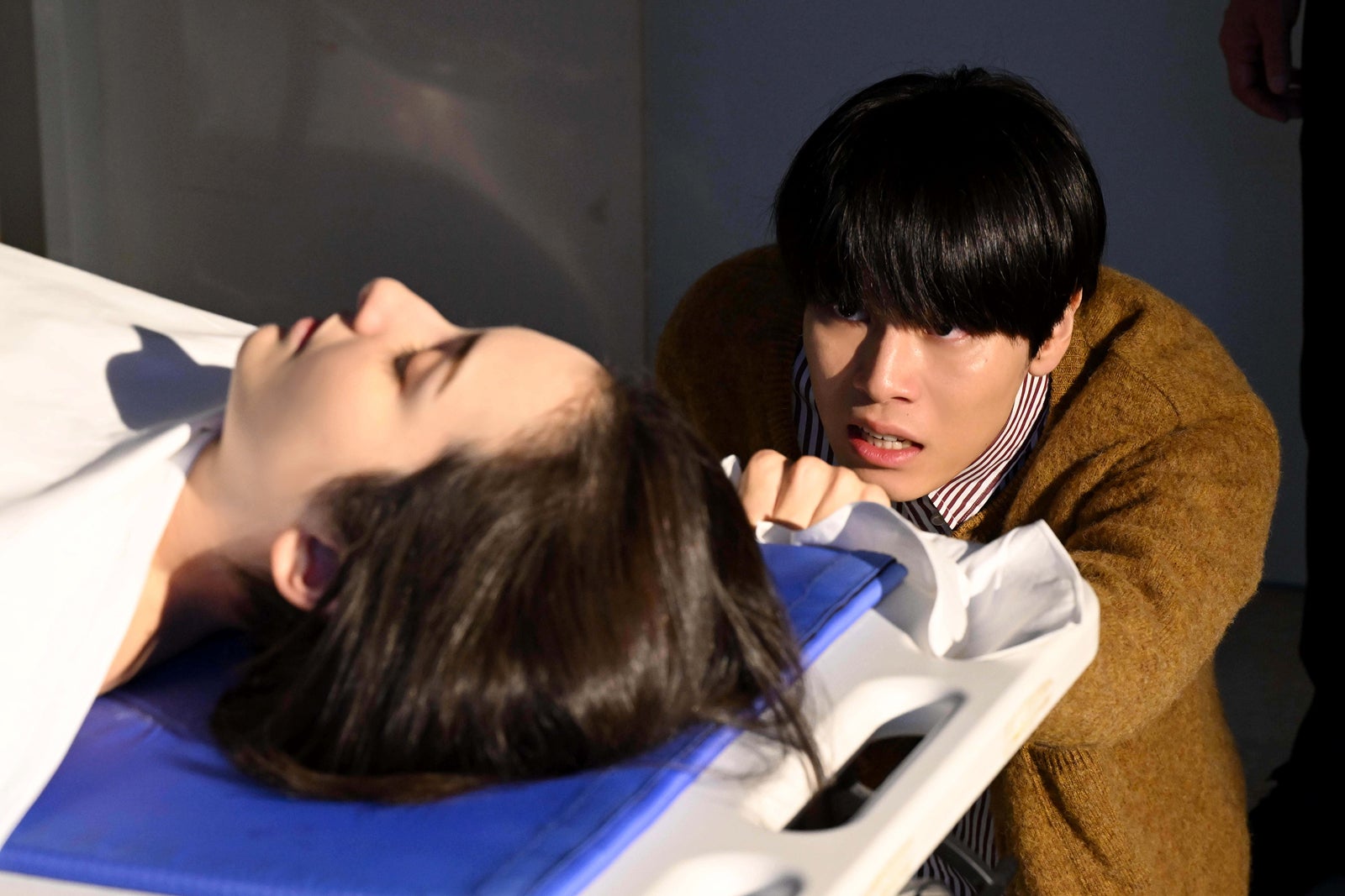 ＜めぐる未来 第1話＞未来（萩原利久）に謎の電話 妻・めぐる（早見あかり）を救うためタイムリープ決意