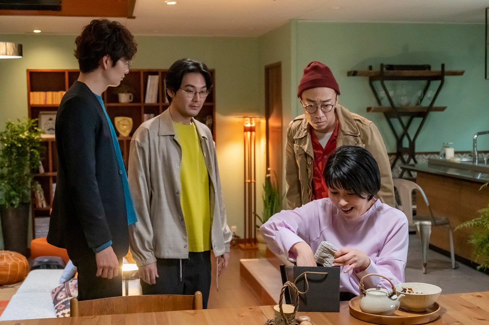 岡田将生、松田龍平、角田晃広、松たか子「大豆田とわ子と三人の元夫」第5話より（C）カンテレ、フジテレビ