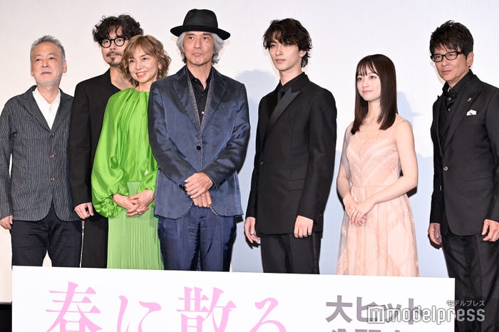 (左から)瀬々敬久監督、小澤征悦、山口智子、佐藤浩市、横浜流星、橋本環奈、哀川翔(C)モデルプレス