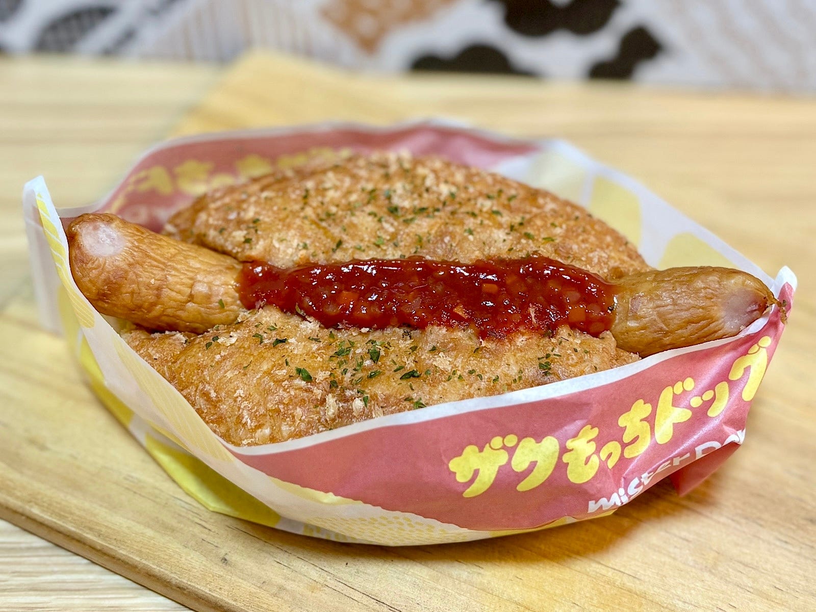 「ザクもっちドッグ あらびきソーセージ」テイクアウト 356円/ イートイン 363円