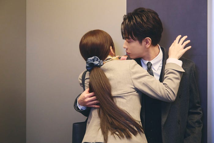 「私の夫と結婚して」第1話場面写真(C)2025. CJ ENM Japan / STUDIO DRAGON all rights reserved