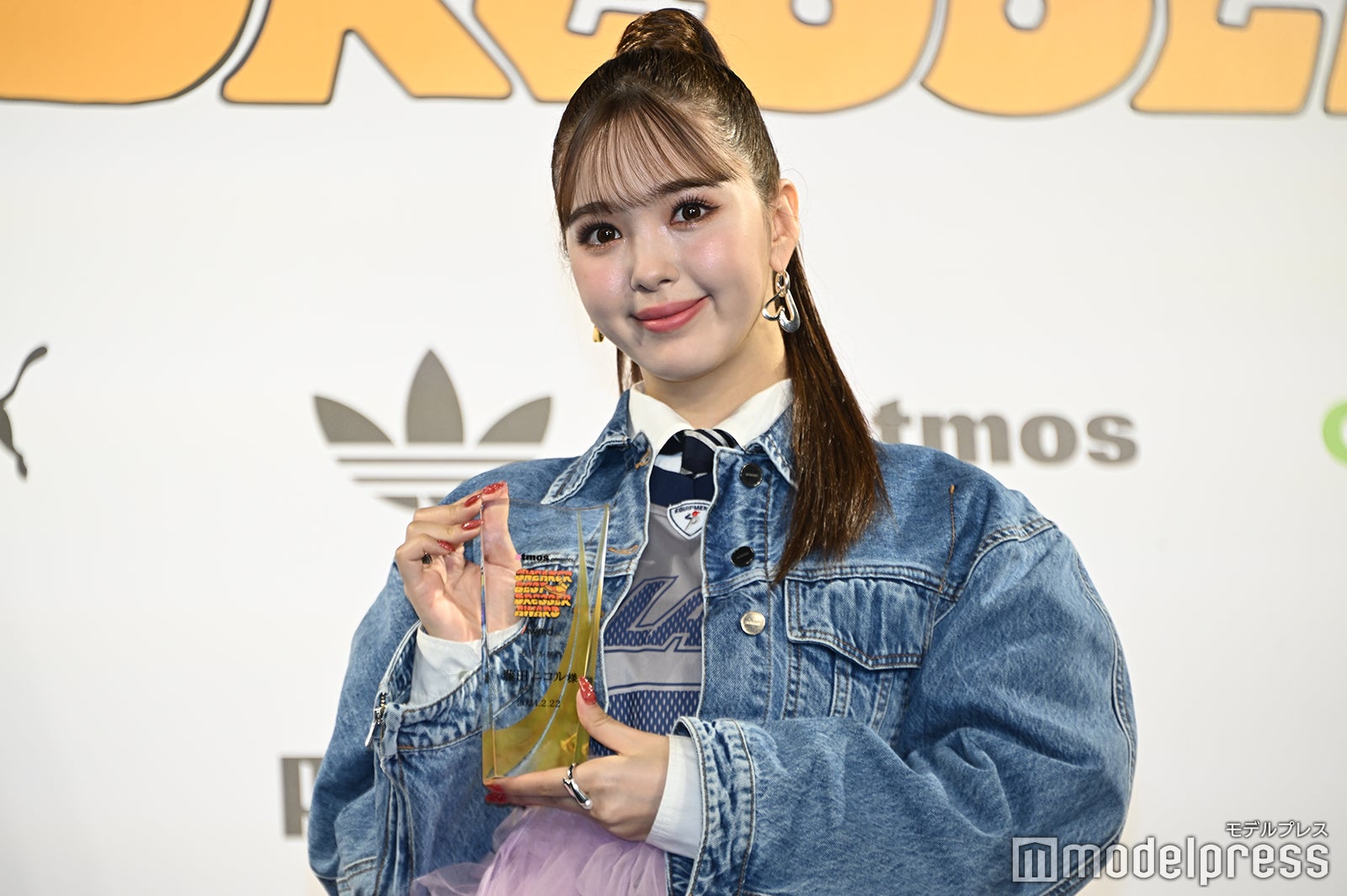 藤田ニコル、スニーカーでのスタイルアップの秘訣は？9cmヒール