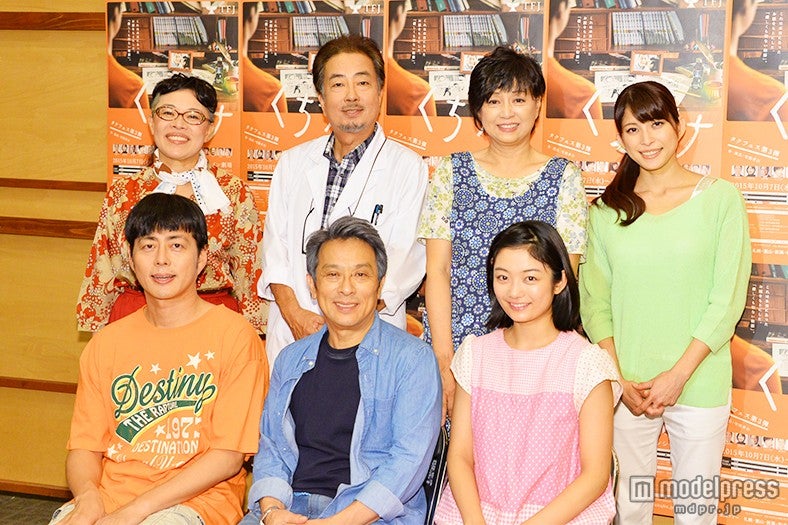 舞台・タクフェス第3弾「くちづけ」会見の様子／（前列左から）宅間孝行、金田明夫、森田涼花（後列左から）柴田理恵、大和田獏、かとうかず子、上原多香子