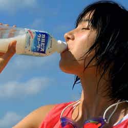 能年玲奈/「カルピスウォーター」新CM「恋の宣誓 夏」編より