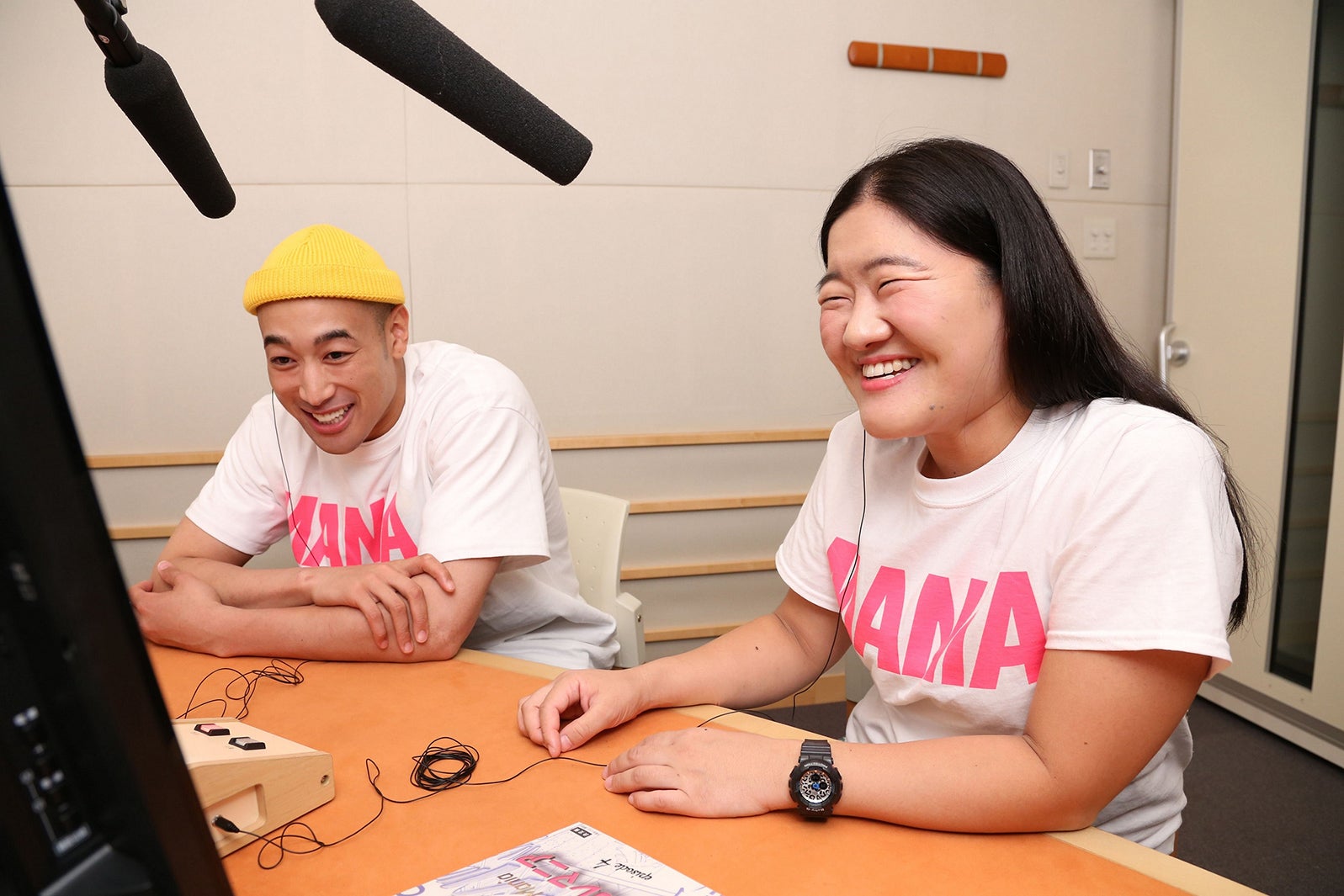 （左から）関口メンディー、よしこ（C）フジテレビ