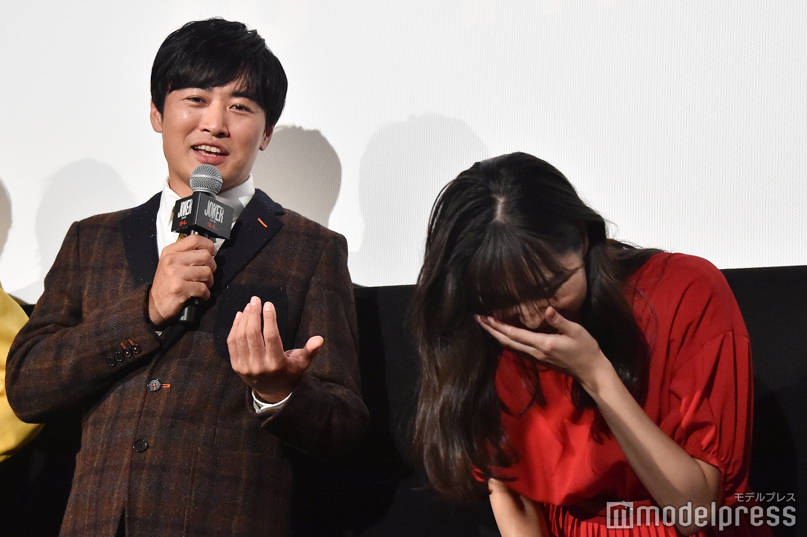 劇団ひとり、新川優愛 （C）モデルプレス