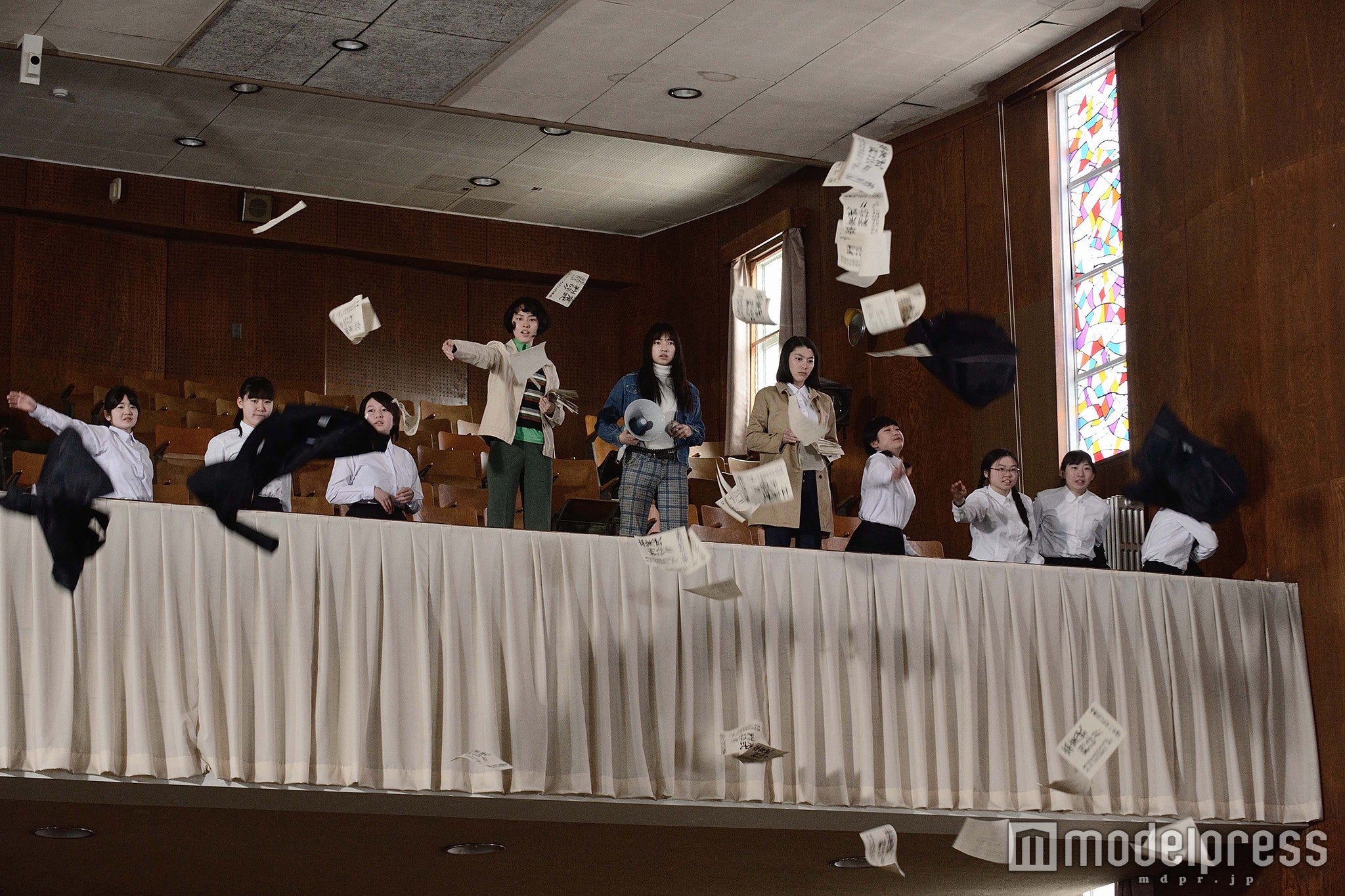 酒井波湖、仁村紗和、成海璃子（C）2015 「無伴奏」製作委員会 