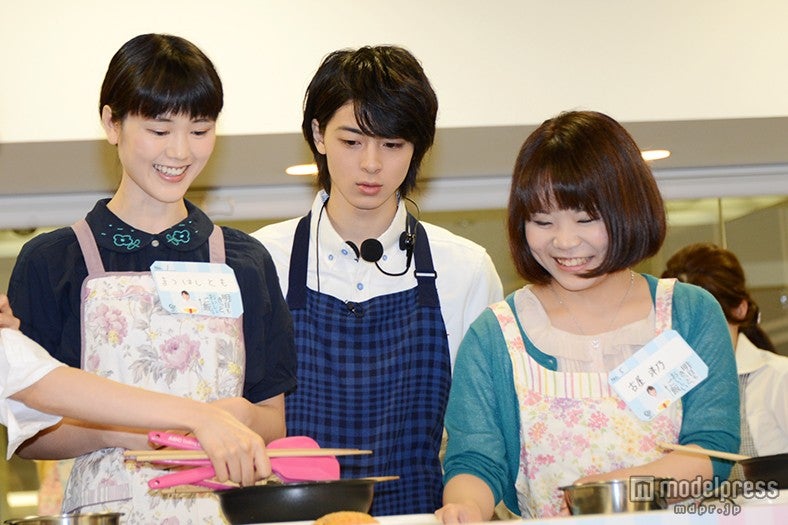 ファンを交えてオムライス作り