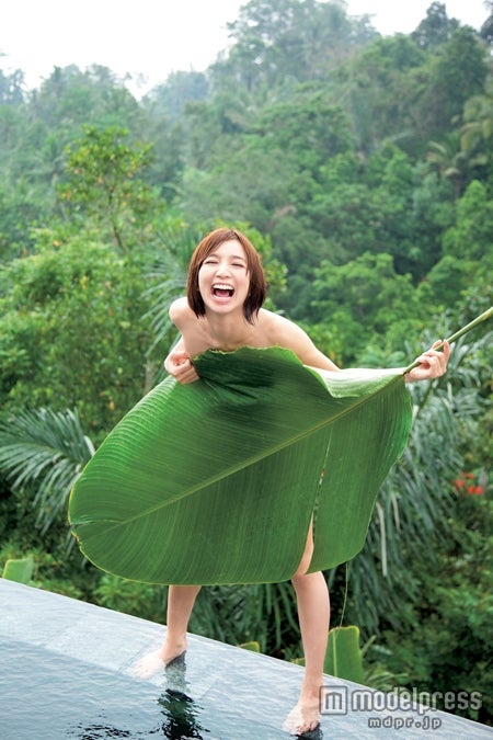 芹那初水着写真集「芹那 しるし」（講談社：2012年3月26日発売）より