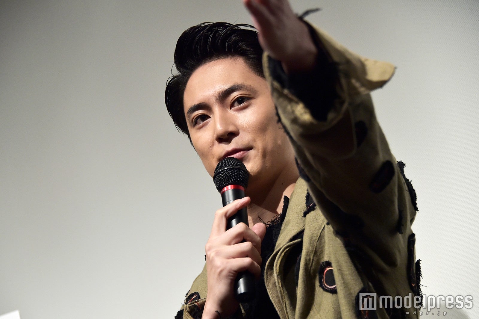 挙手したファンを指名する間宮祥太朗 （C）モデルプレス