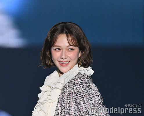 村重杏奈、ロングコートから美脚のぞく 秋コーデ披露【TGC北九州2024】