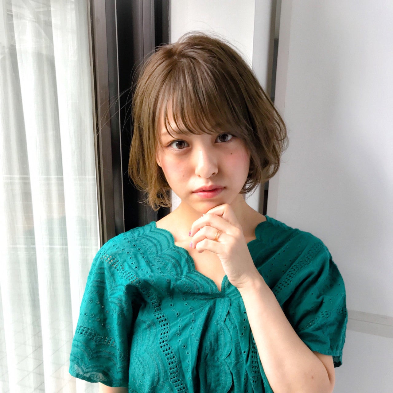 赤リップが映える黒髪ヘアで男ウケを狙う愛されスタイル集 モデルプレス