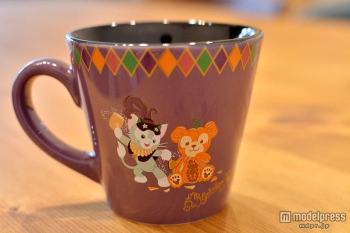 彫刻をしているジェラトーニのデザイン