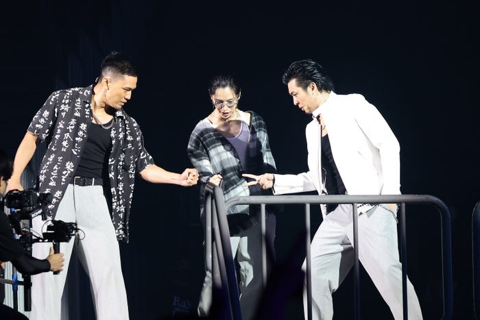 小柳心、塩野瑛久、荒井敦史「HiGH&LOW THE WORST X」PREMIUM LIVE SHOW(C)2022「HiGH&LOW THE WORST X」製作委員会(C)高橋ヒロシ(秋田書店)HI-AX