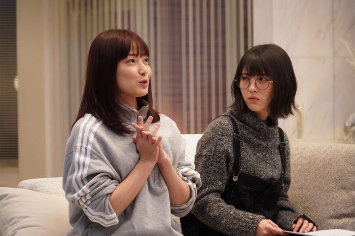 菅野美穂、浜辺美波「ウチの娘は、彼氏が出来ない!!」(C)日本テレビ