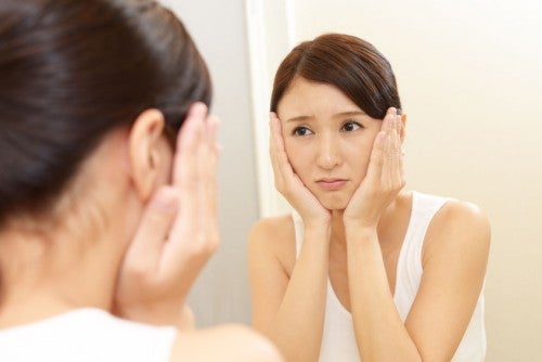シミが気になる女性