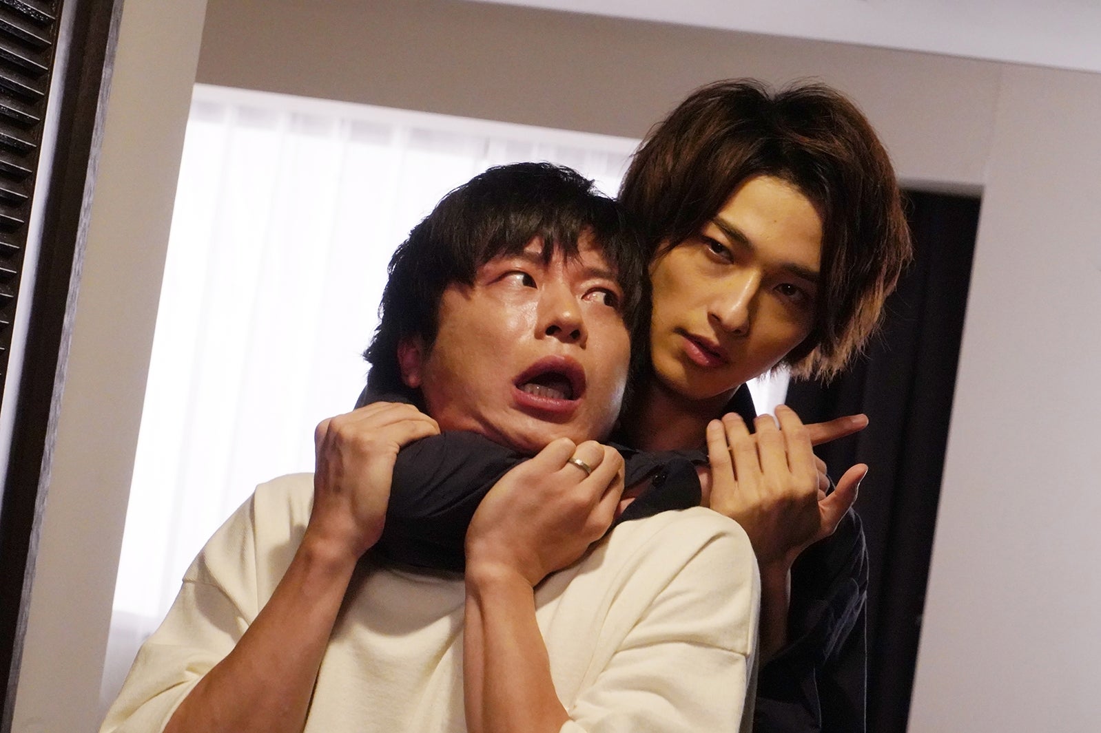 田中圭、横浜流星／「あなたの番です」第19話より（C）日本テレビ