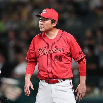 広島・新井監督 中村奨成の走塁死に「止まることも勇気だから」 2位の可能性が完全消滅