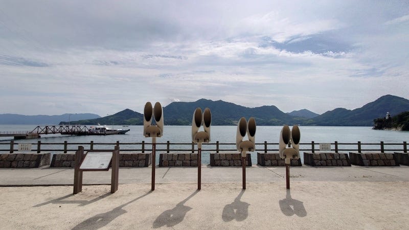 大久野島・うさ耳のオブジェ（2023年10月撮影）