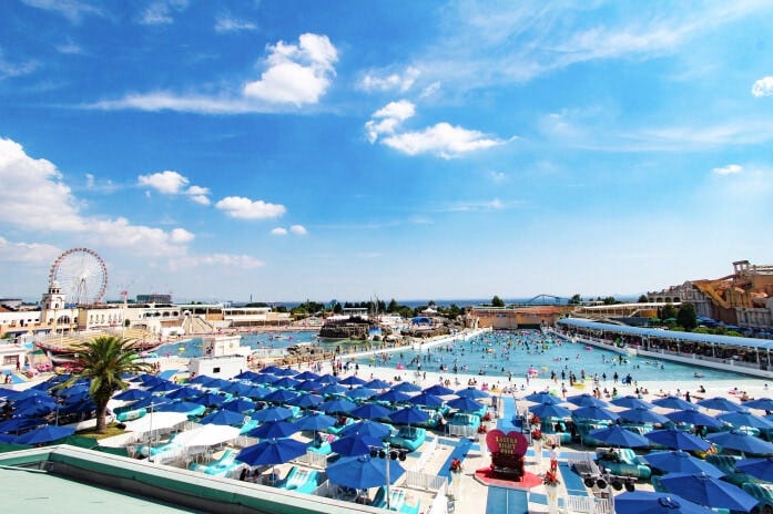 夏の1日のリゾートにピッタリの「ラグナシア プール」です