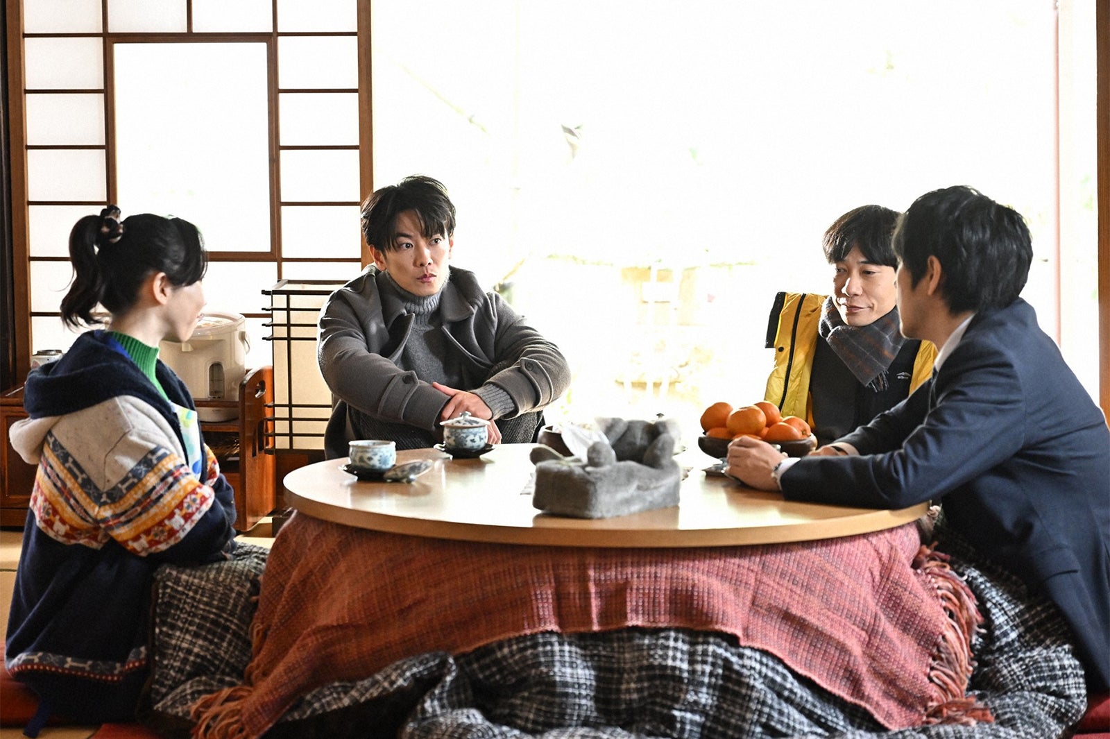 平岩紙、佐藤健、板尾創路、松山ケンイチ／  「100万回 言えばよかった」第6話より（C）TBS