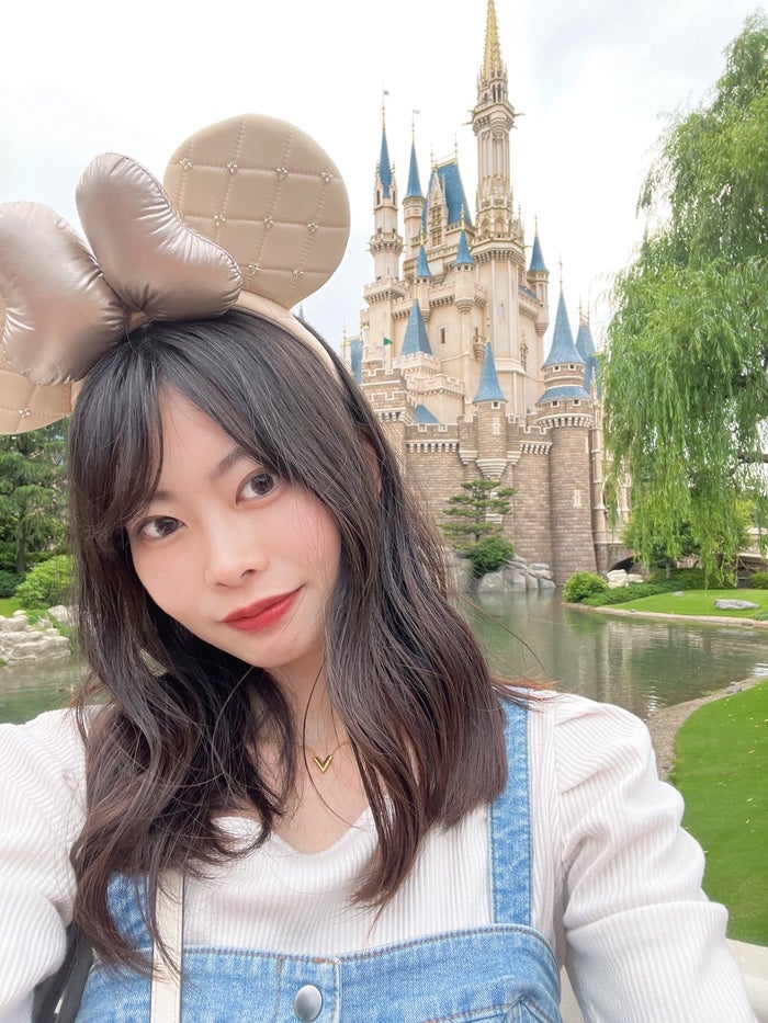 真帆「念願の初1人ディズニー」（提供写真）