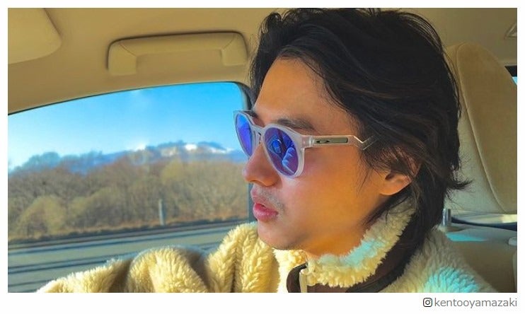 山崎賢人、ヒゲ＆サングラス姿でドライブ「助手席に乗りたい」切実に願う声殺到