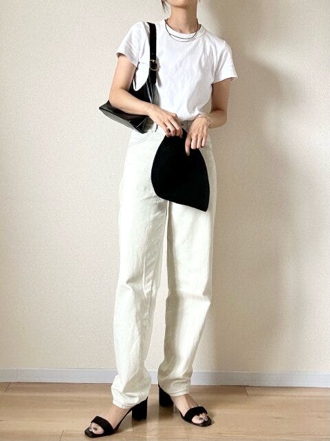 クルーネックT　モノトーン　コーデ