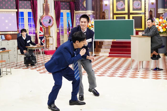 ネプチューン名倉と細田佳央太(C)日本テレビ