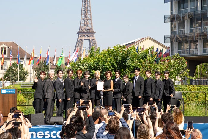 SEVENTEEN、K-POPアーティスト初のユネスコ親善大使としてパリ本部で英語演説 100万ドル寄付も