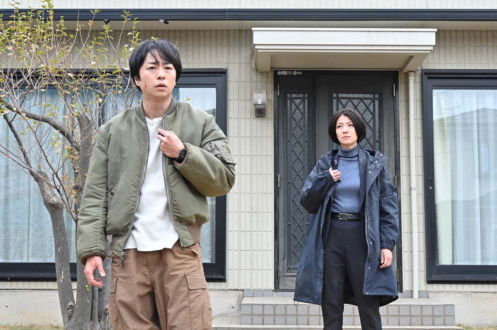 櫻井翔、瀧内公美「新空港占拠」第2話より（C）日本テレビ