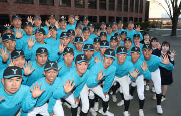 山梨学院・吉田洸二監督「ごまかしのきかない成績。全国優勝よりも価値がある成果」関東勢史上初、5大会連続センバツ出場に感慨