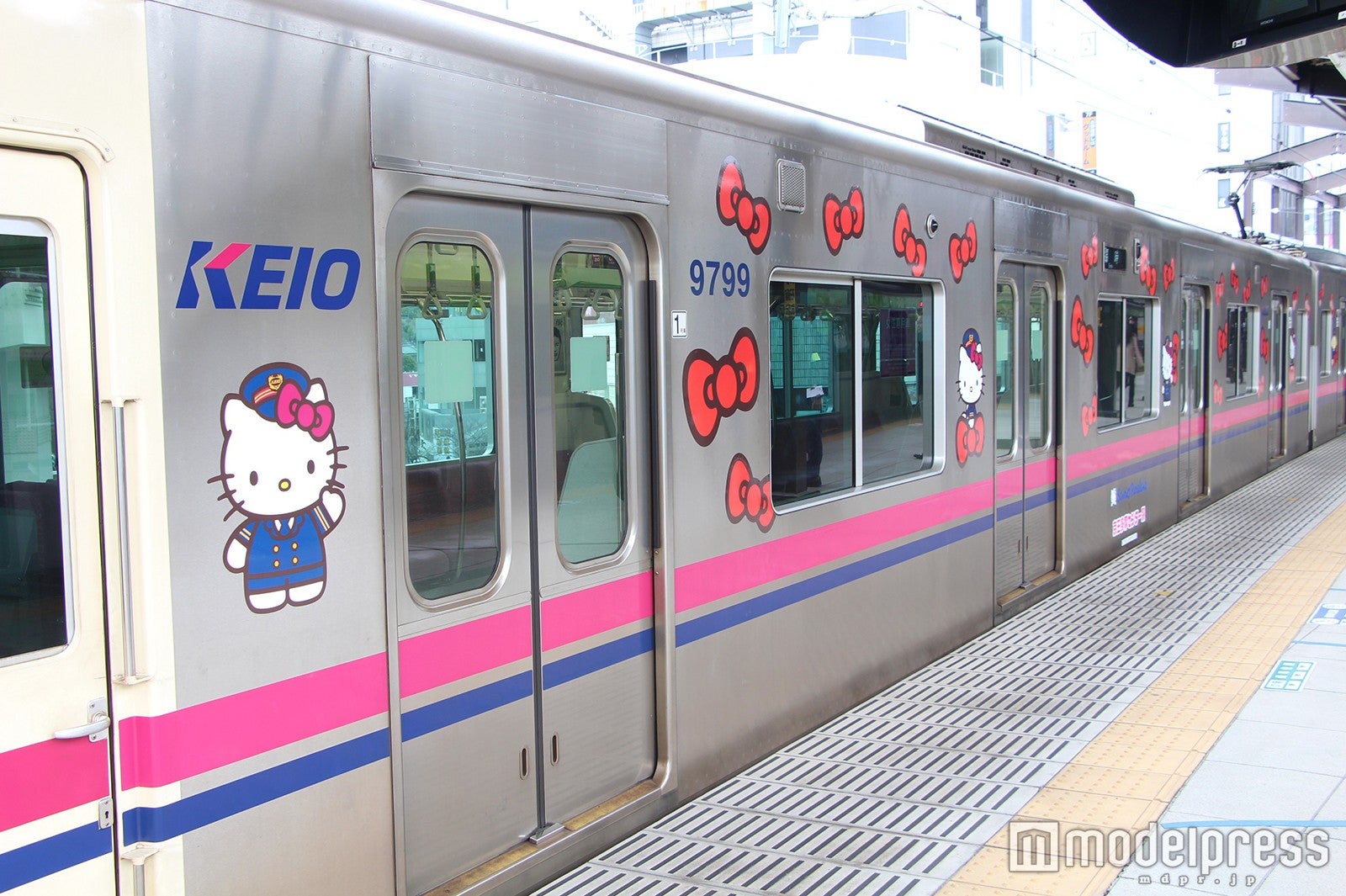 ラッピング車両（C）2016 SANRIO CO．，LTD．