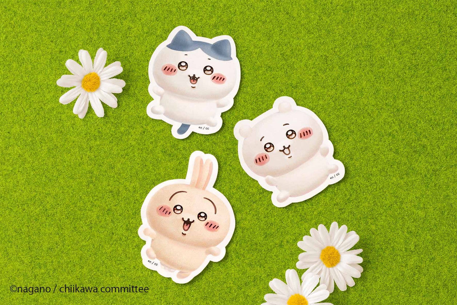 8個入パッケージには、「ちいかわ」「ハチワレ」「うさぎ」のオリジナルステッカーがランダムで1枚入る／提供画像