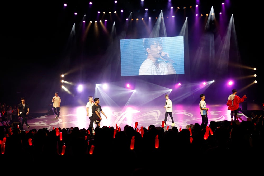 iKON（画像提供：avex）