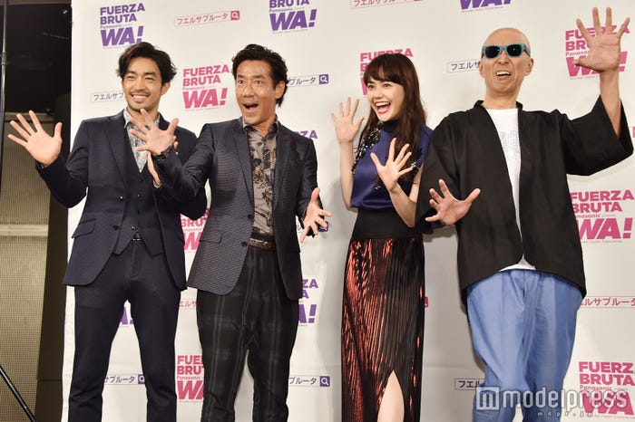 左から:大谷亮平、岸谷五朗、松井愛莉、サンプラザ中野くん (C)モデルプレス