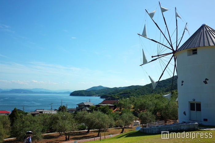 ギリシャ風車（C）モデルプレス