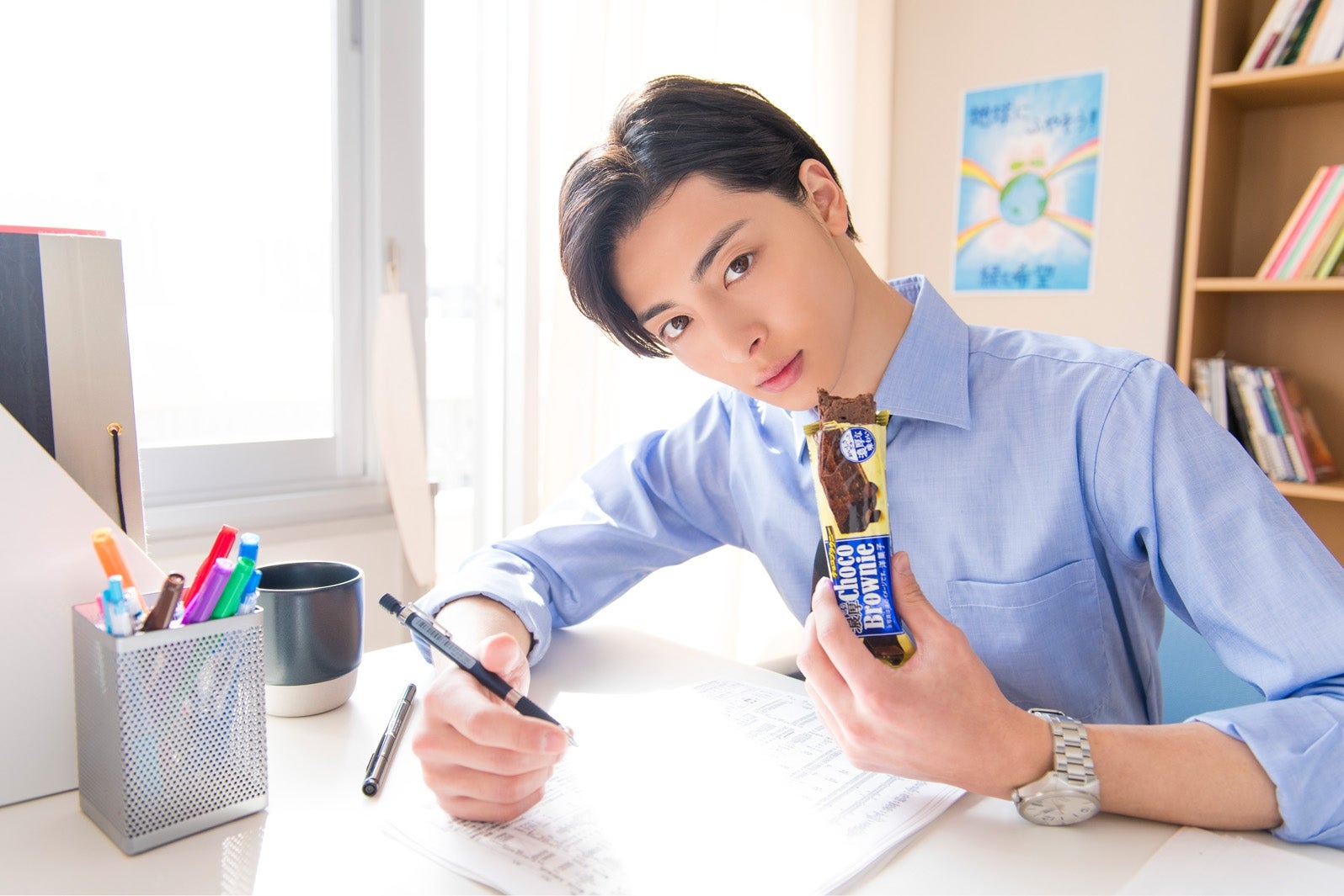 甘杉先生、シャツ腕まくりも素敵ですね （提供写真）