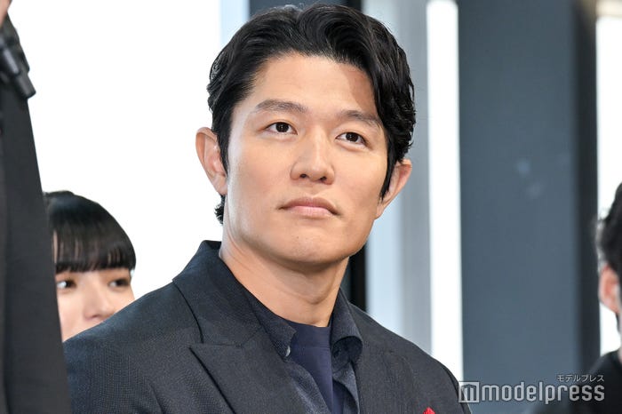 鈴木亮平(C)モデルプレス