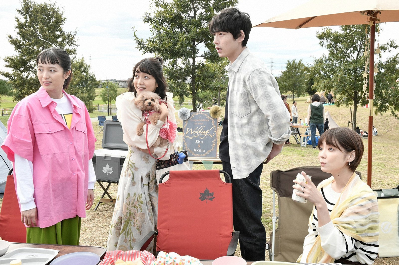 清野菜名、深川麻衣、坂口健太郎、倉科カナ／「婚姻届に判を捺しただけですが」第3話より（C）TBS