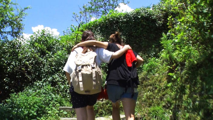 ユウちゃんを励ますでっぱりん「あいのり:Asian Journey」シーズン2第9話より(C)フジテレビ