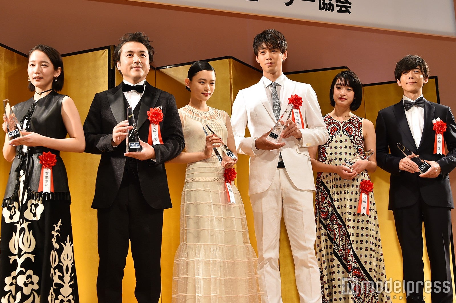 （左から）吉岡里帆、ムロツヨシ、杉咲花、竹内涼真、門脇麦、高橋一生 （C）モデルプレス