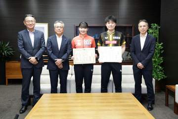 卓球「WTTチャンピオンズ横浜」中継局テレ東 史上初アベック優勝の張本兄姉を特別表彰