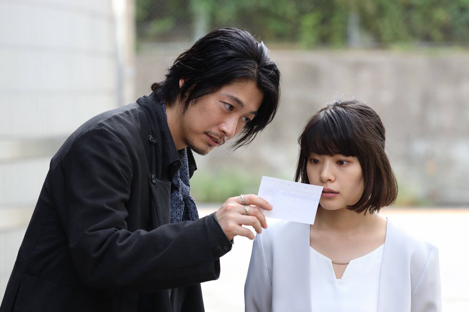 ディーン・フジオカ、岸井ゆきの（C）フジテレビ