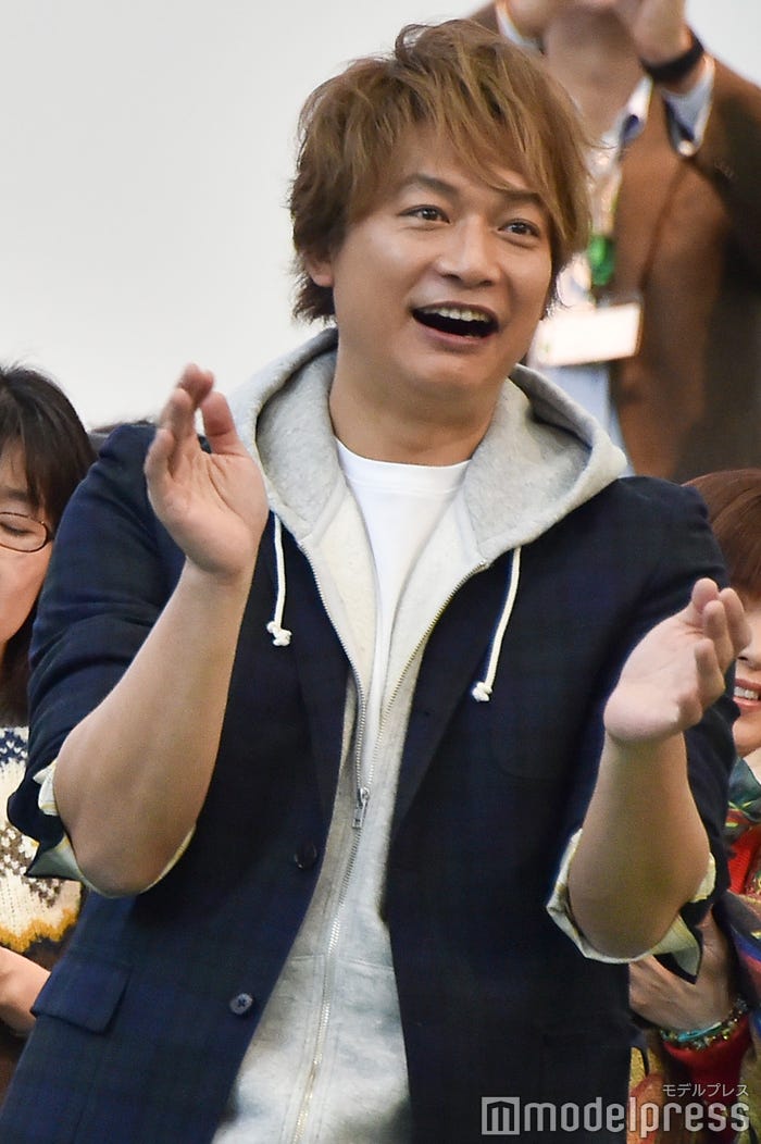 驚く香取慎吾 (C)モデルプレス