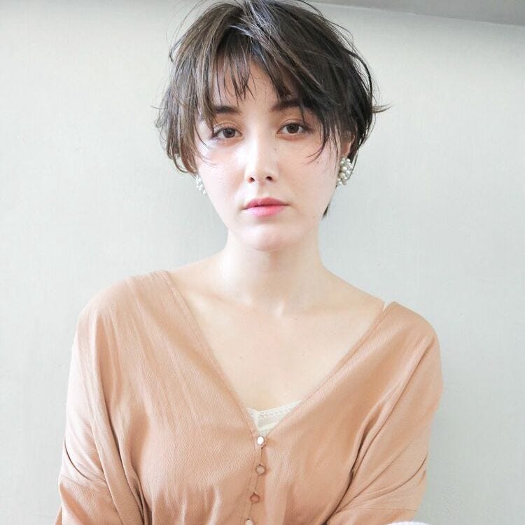 画像1 21 肩幅広い女性に似合う髪型集 コンプレックスをカバーして華奢見えが叶う モデルプレス