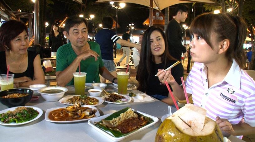 保田圭はシンガポールへ／画像提供：毎日放送