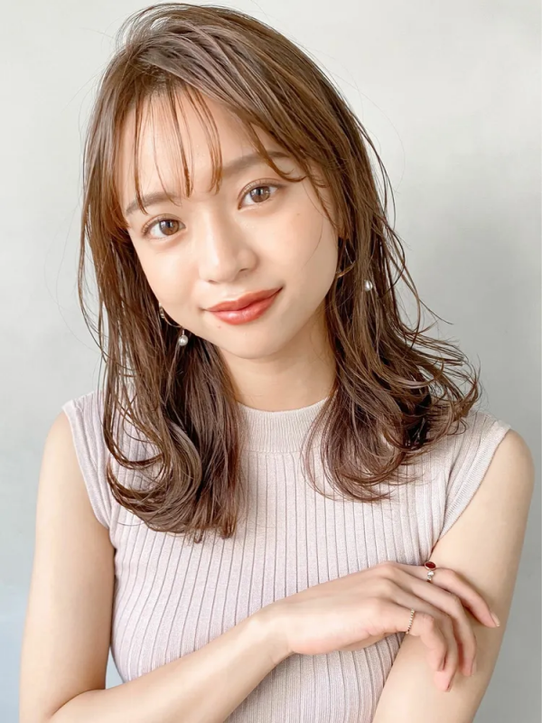 30代 丸顔さんにおすすめの前髪はこれ 魅力を活かした大人っぽいヘアスタイル モデルプレス 30代 丸顔さんにおすすめの前髪はこれ 魅力を活かした大人っぽいヘアスタイル モデルプレス
